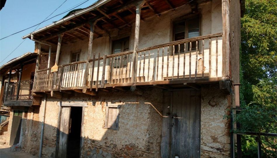 Casa adosada en venta en Calle la Iglesia, Villafranca del Bierzo, León - imagen 1 Foto 1 de Casa adosada en venta en Calle la Iglesia, Villafranca del Bierzo, León