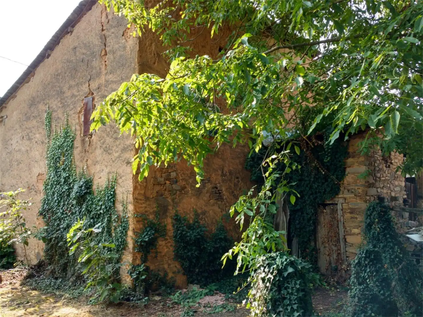 Casa adosada en venta en Calle la Iglesia, Villafranca del Bierzo Jardín de Casa adosada en venta en Villafranca del Bierzo con Jardín privado, Trastero y Balcón