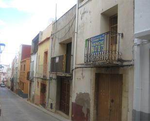 Vista exterior de Casa adosada en venda en Càlig amb Balcó