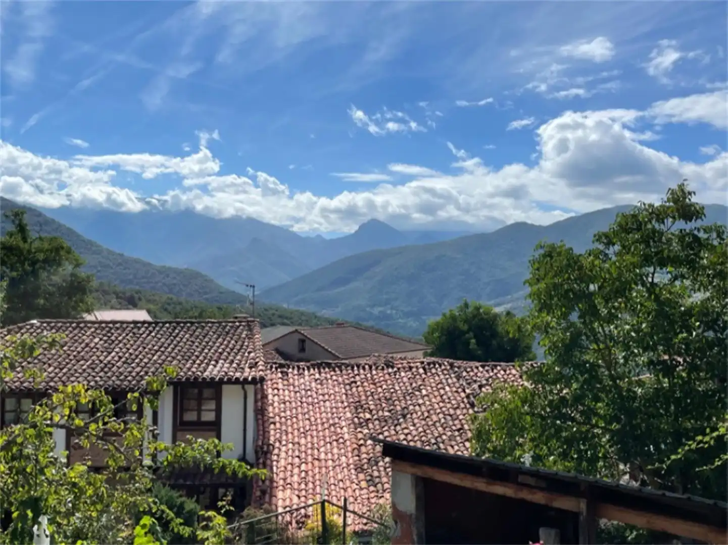 Casa adosada en venta en Barrio Tudes, Vega de Liébana Vista exterior de Casa adosada en venta en Vega de Liébana
