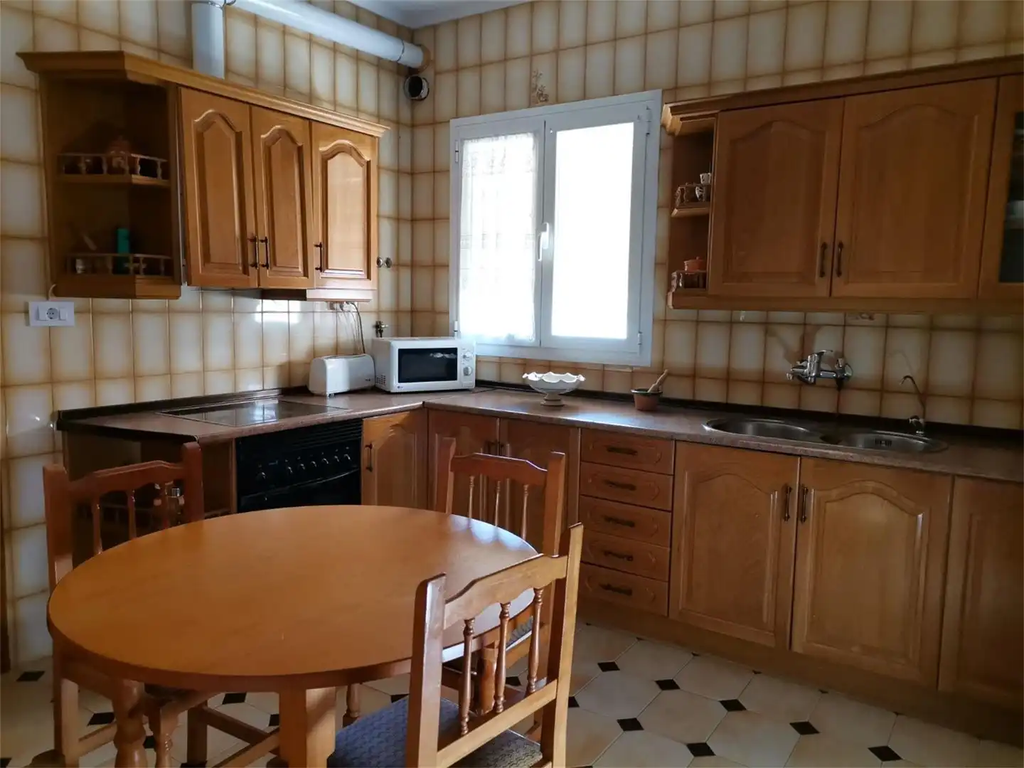 Einfamilien-Reihenhaus zum Verkauf in Calle Eruelas, Campo de Criptana Küche von Einfamilien-Reihenhaus zum Verkauf in Campo de Criptana mit Heizung, Terrasse und Abstellraum