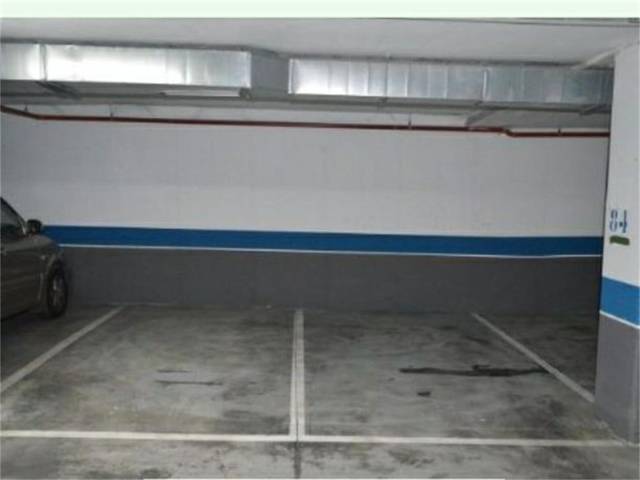 Garaje en Alquiler en Calle Magallanes en Universidad