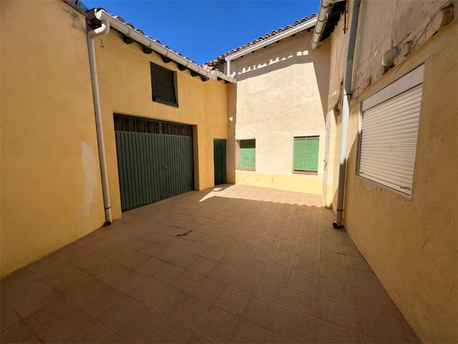 Vista exterior de Casa adosada en venda en Chinchón amb Calefacció