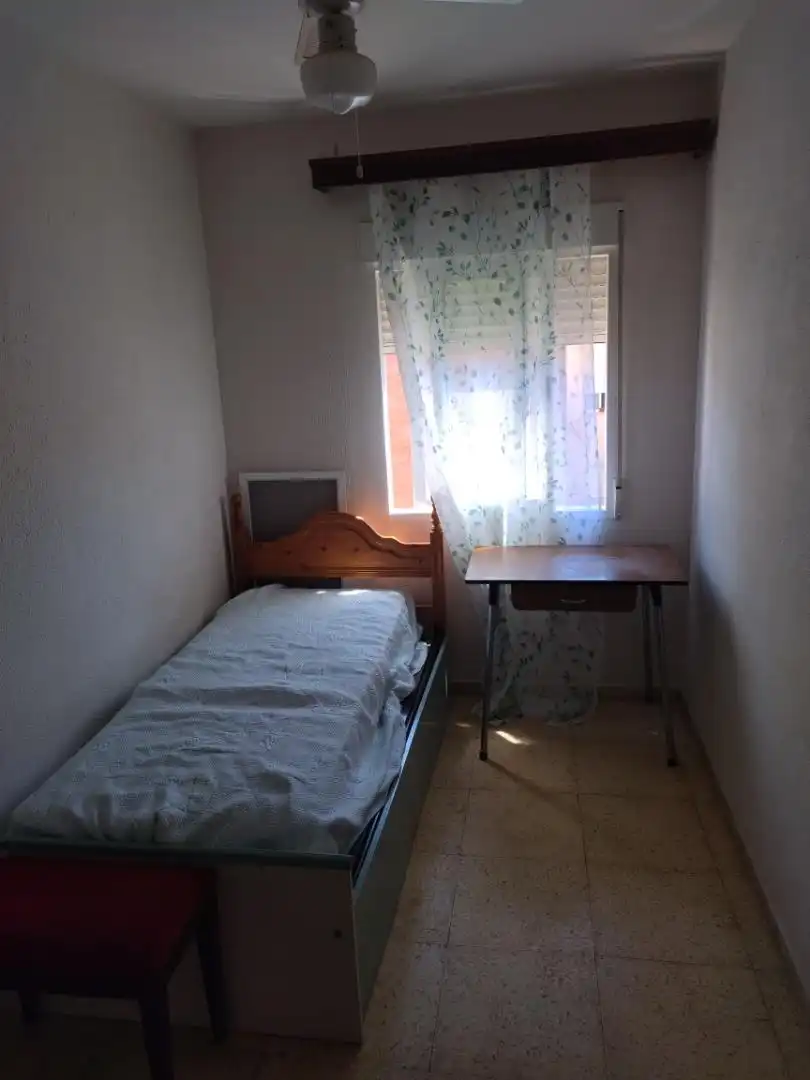 Habitación de Piso para compartir en Motril con Amueblado, Lavadora y Internet