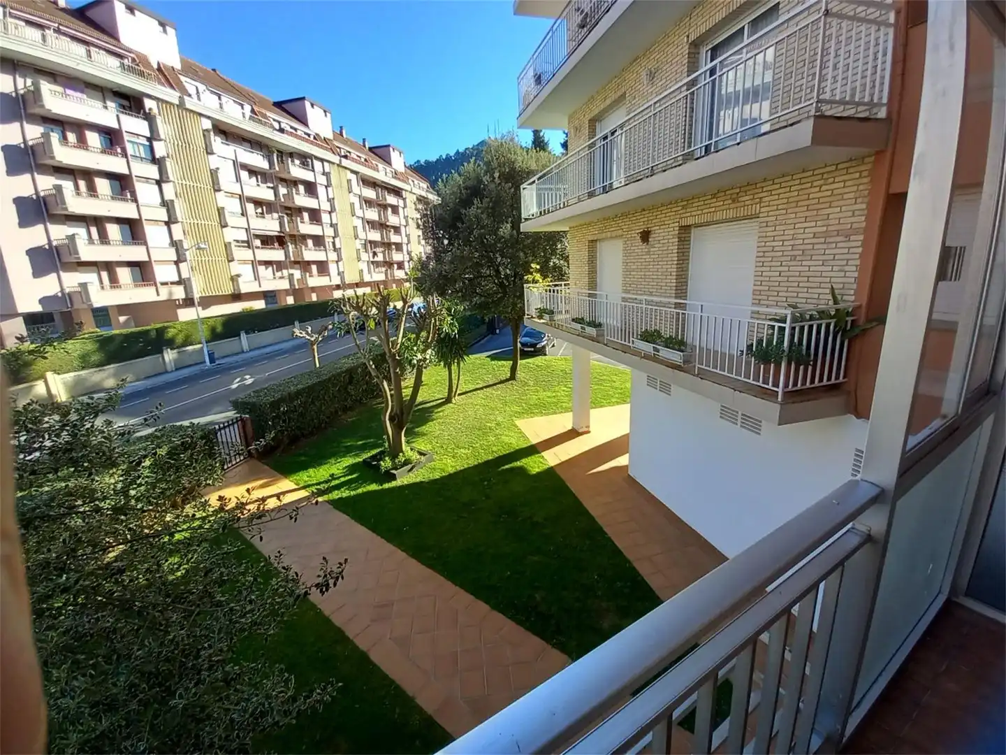 Piso de alquiler en Paseo Ocharan Mazas, Brazomar Vista exterior de Piso de alquiler en Castro-Urdiales con Calefacción, Jardín privado y Parquet