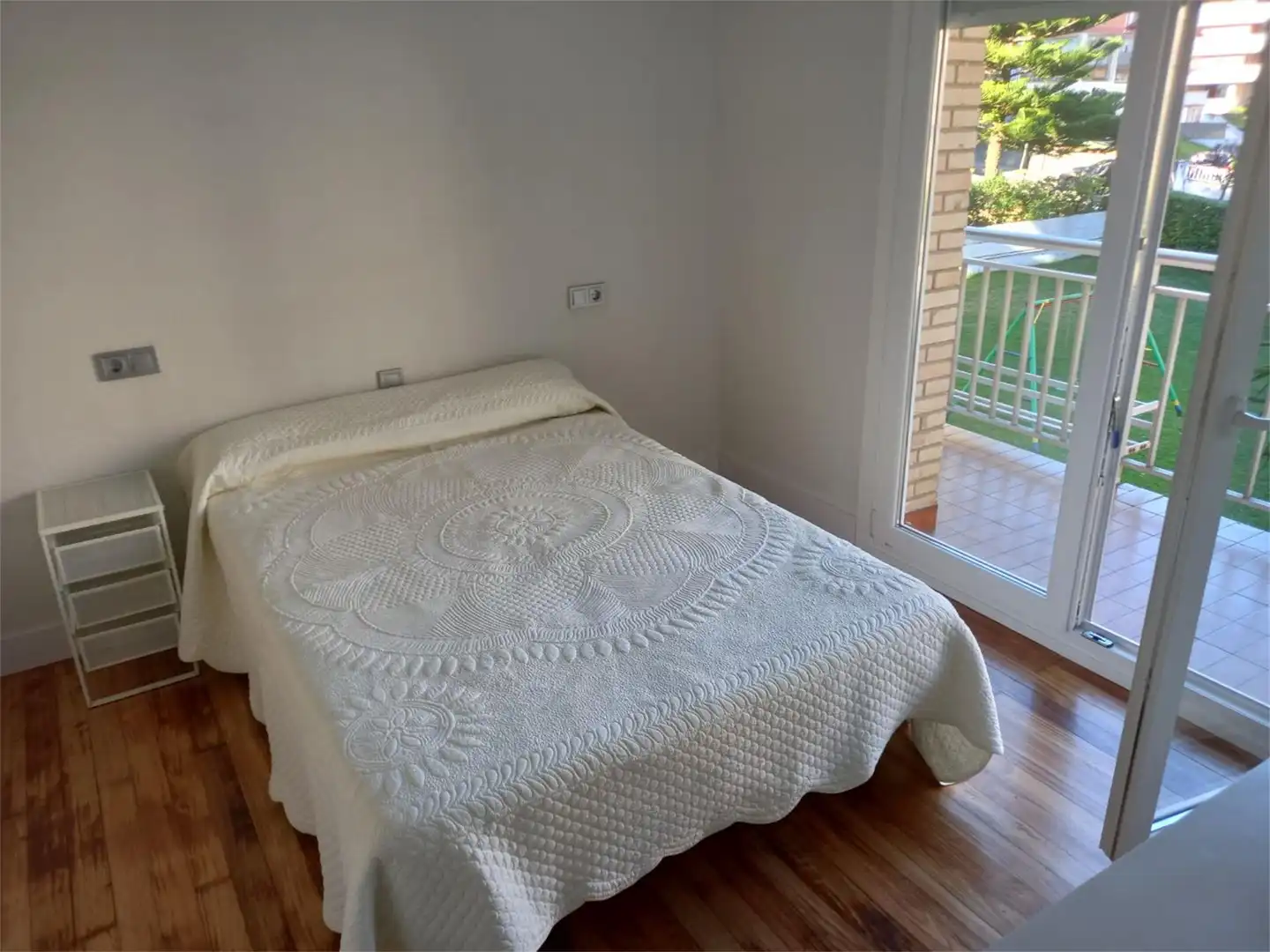 Piso de alquiler en Paseo Ocharan Mazas, Brazomar Habitación de Piso de alquiler en Castro-Urdiales con Calefacción, Jardín privado y Parquet