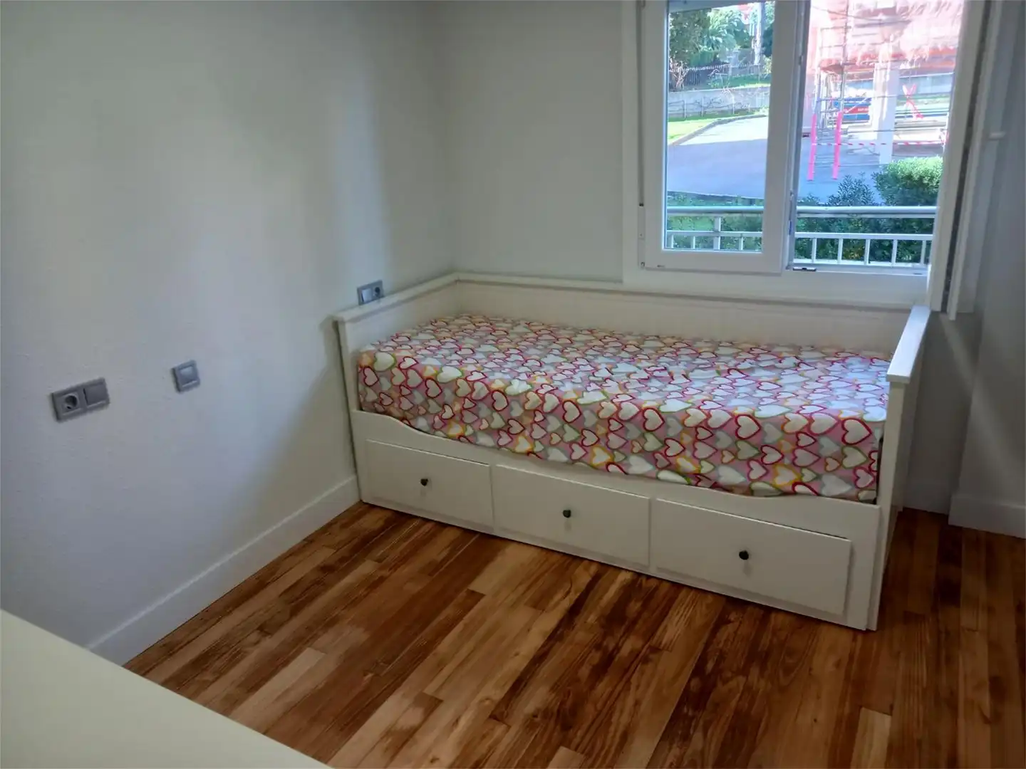 Piso de alquiler en Paseo Ocharan Mazas, Brazomar Habitación de Piso de alquiler en Castro-Urdiales con Calefacción, Jardín privado y Parquet
