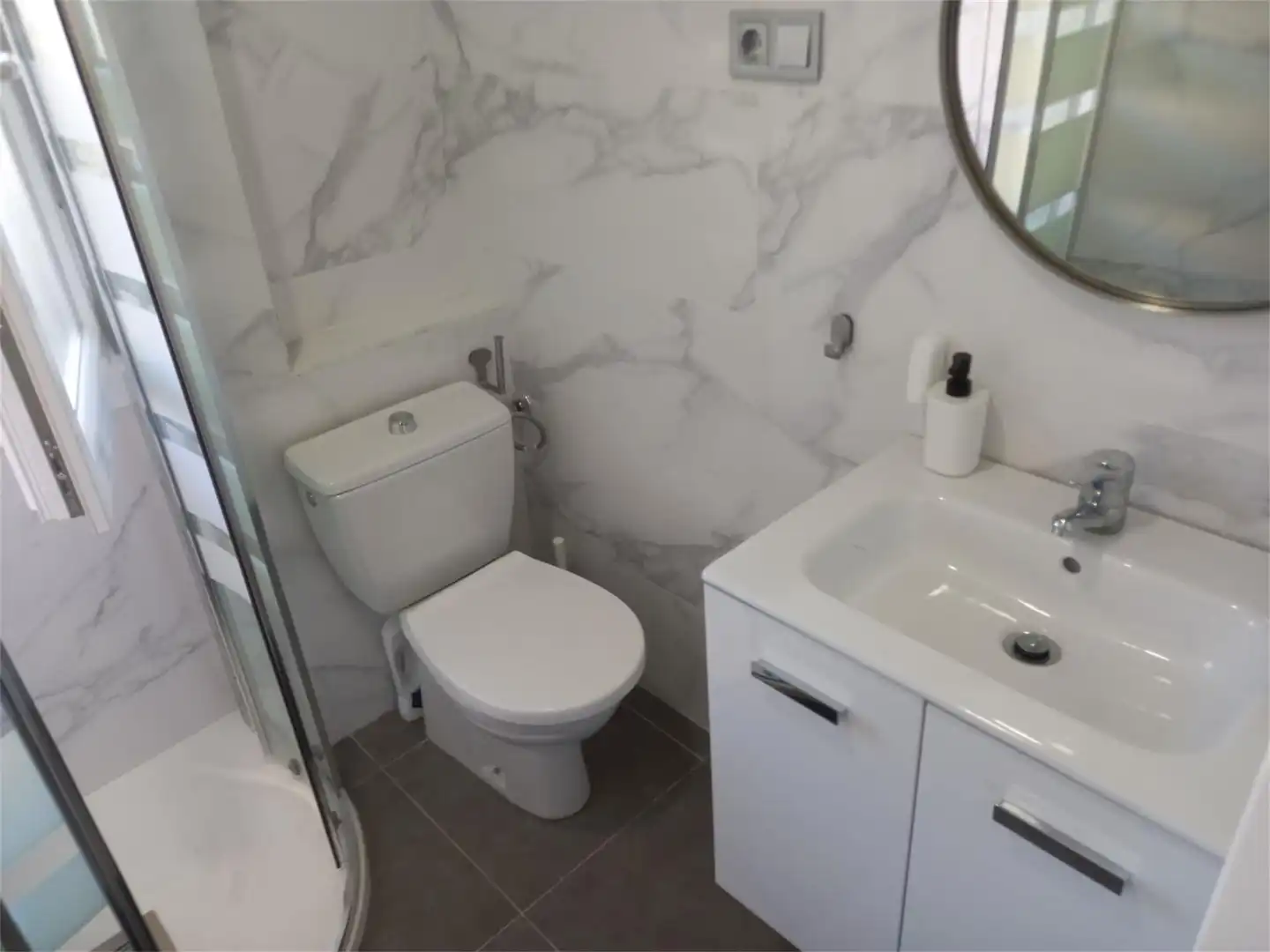 Piso de alquiler en Paseo Ocharan Mazas, Brazomar Baño de Piso de alquiler en Castro-Urdiales con Calefacción, Jardín privado y Parquet