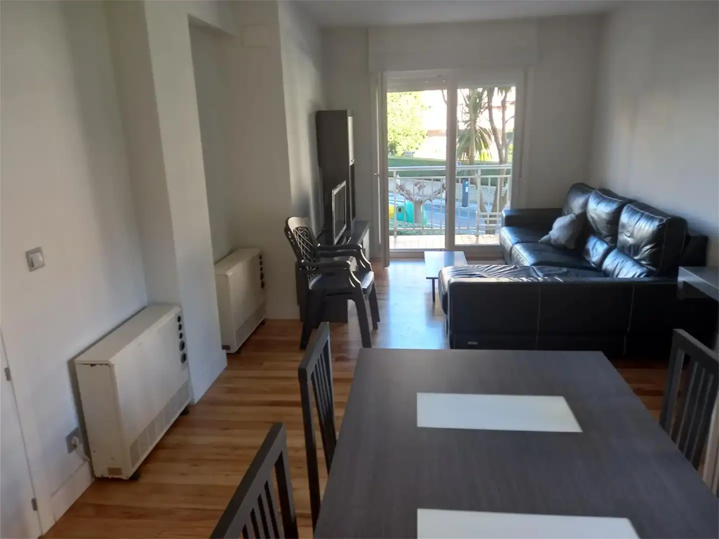 Piso de alquiler en Paseo Ocharan Mazas, Brazomar Sala de estar de Piso de alquiler en Castro-Urdiales con Calefacción, Jardín privado y Parquet