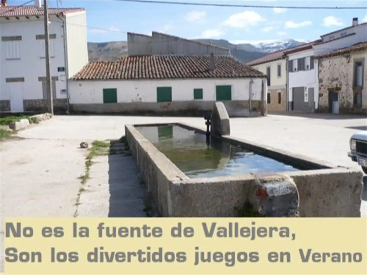Casa adosada en venda a Calle Mayor, 37, Vallejera de Riofrío Vista exterior de Casa adosada en venda en Vallejera de Riofrío amb Calefacció, Terrassa i Moblat