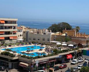 Vista exterior de Pis en venda en Torremolinos amb Aire condicionat, Terrassa i Piscina