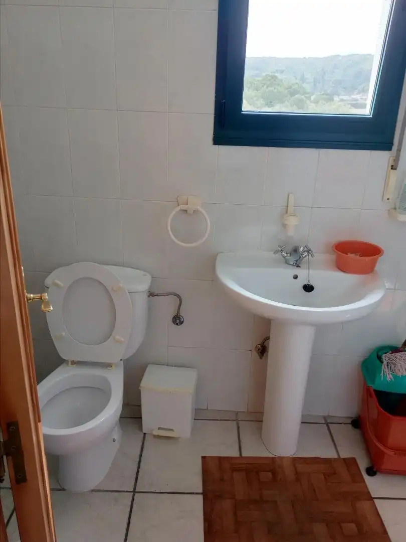 Baño de Local de alquiler en Val do Dubra con Calefacción