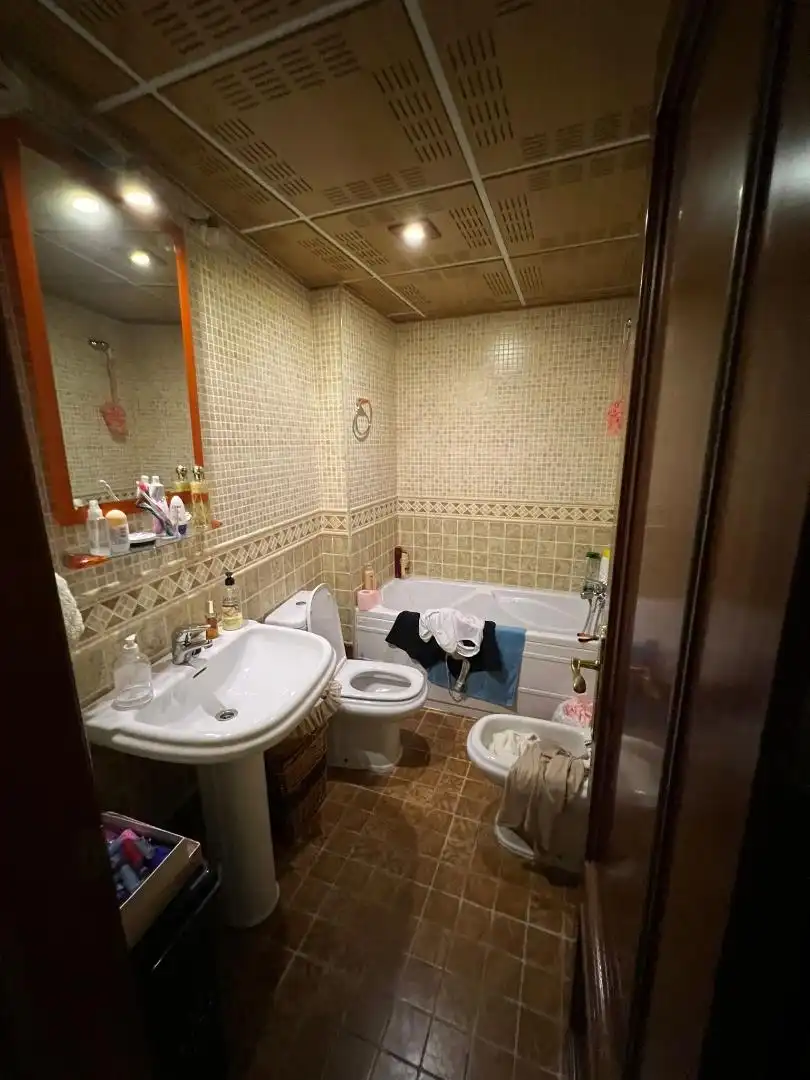 Flat for sale in Calle Pedro de Dios, 20, Alcolea Bathroom of Flat for sale in Córdoba with Air Conditioner, Heating and Storage room
