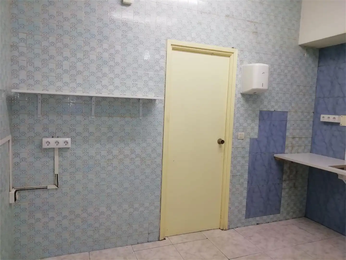 Bany de Planta baixa de lloguer en León Capital  amb Calefacció