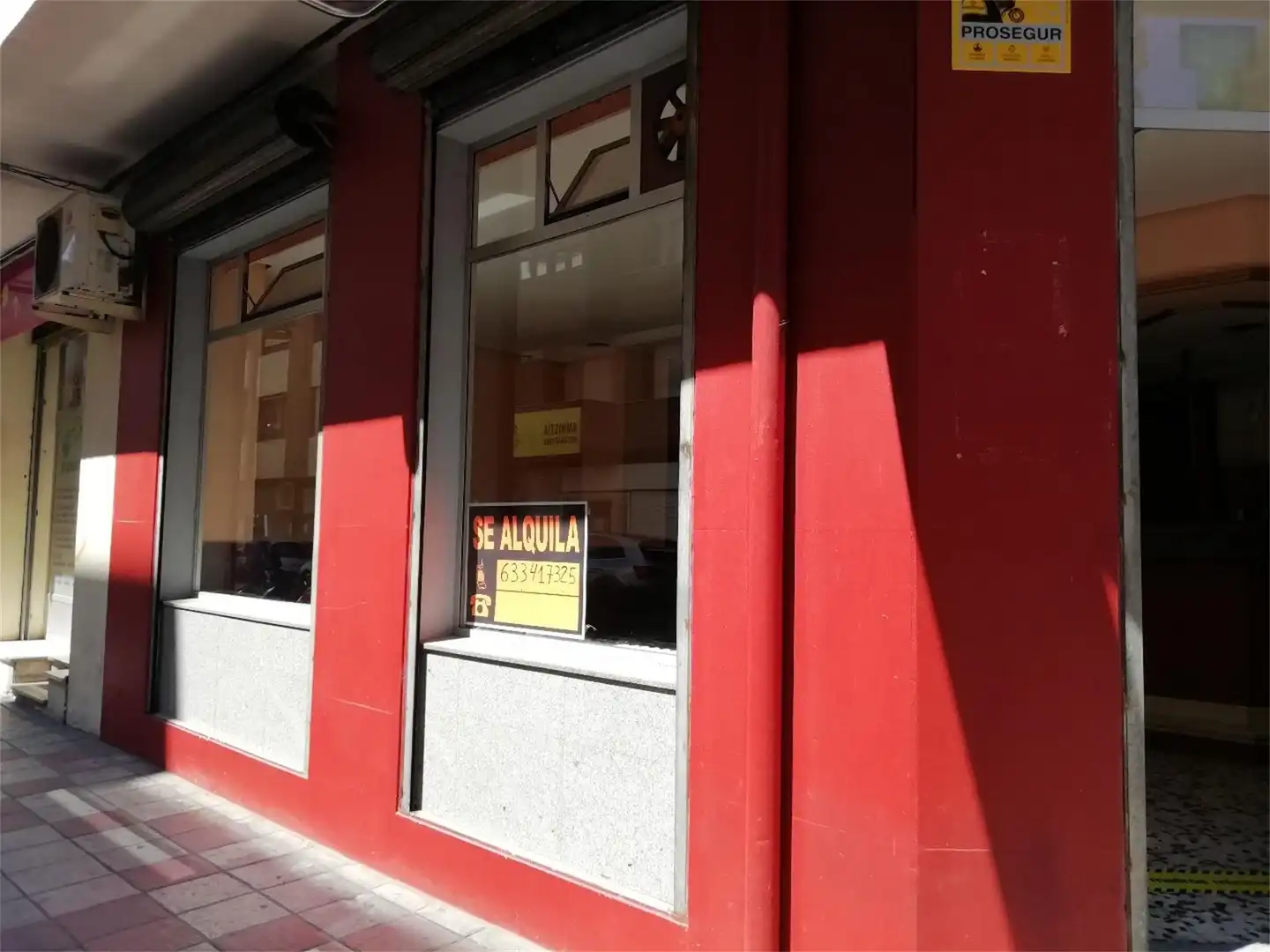 Vista exterior de Planta baixa de lloguer en León Capital  amb Calefacció