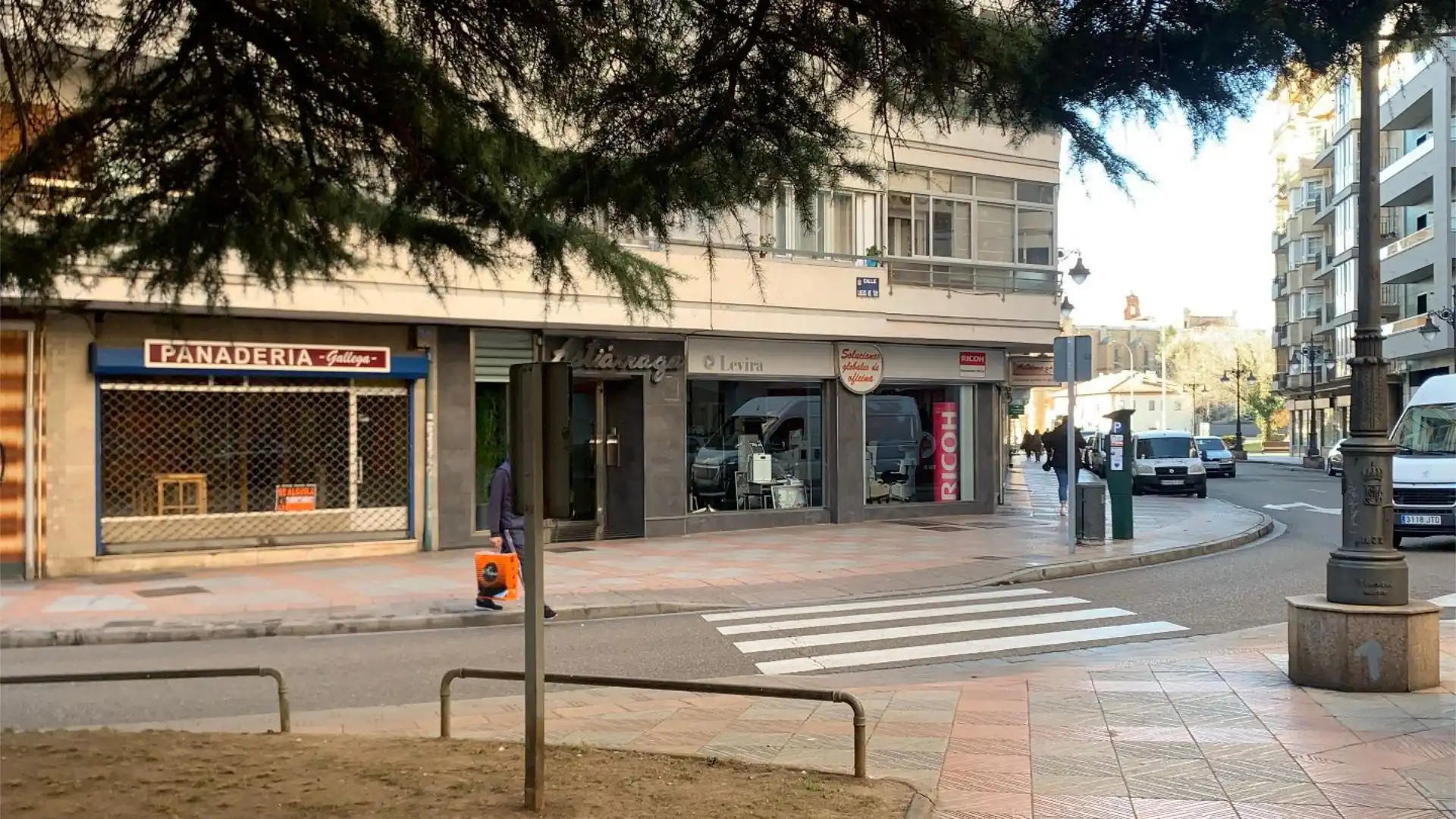 Vista exterior de Planta baja de alquiler en León Capital  con Calefacción
