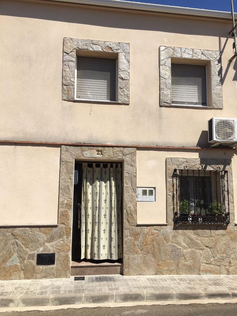 Exterior view of Single-family semi-detached for sale in Zarza la Mayor  with Air Conditioner and Furnished