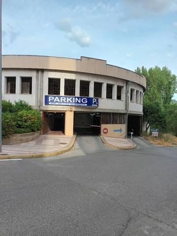 Garaje en Alquiler en Santa Catalina - Ferial