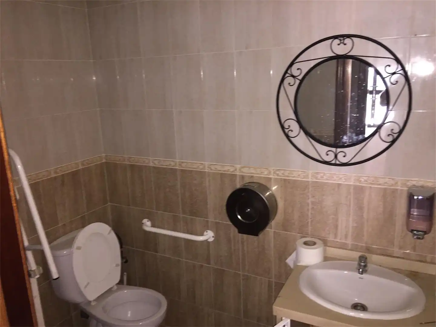 Commercial properties for sale in Calle Fernando Villalón, Arco Norte - Avda. España Bathroom of Commercial properties for sale in Dos Hermanas