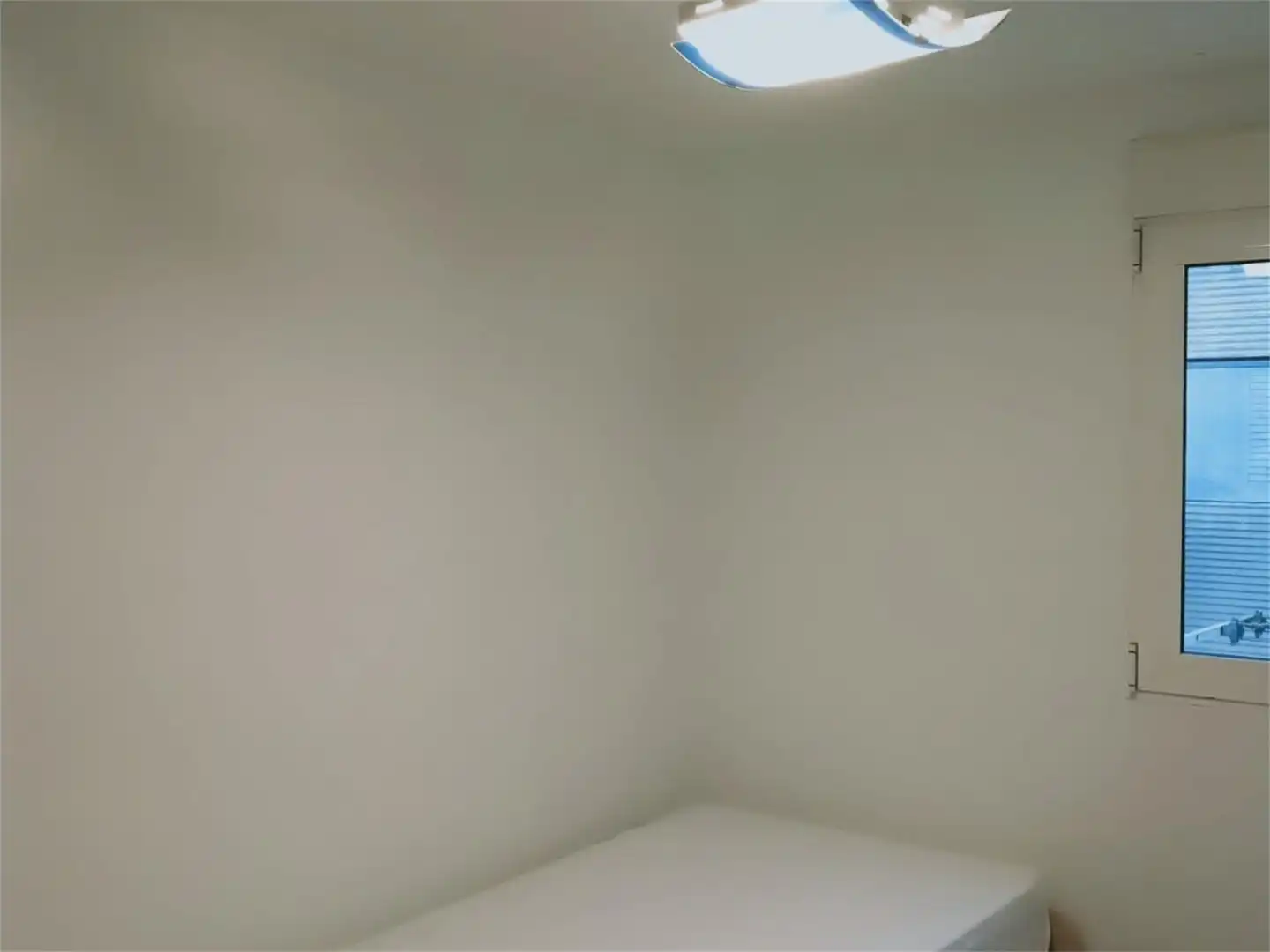 Room in Avenida de la Virgen del Val, 49, Val Bedroom of Flat for share in Alcalá de Henares with Heating, Private garden and Parquet flooring