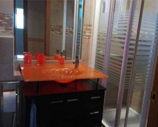 Bathroom of Flat to share in Alcalá de Henares  with Heating, Private garden and Parquet flooring