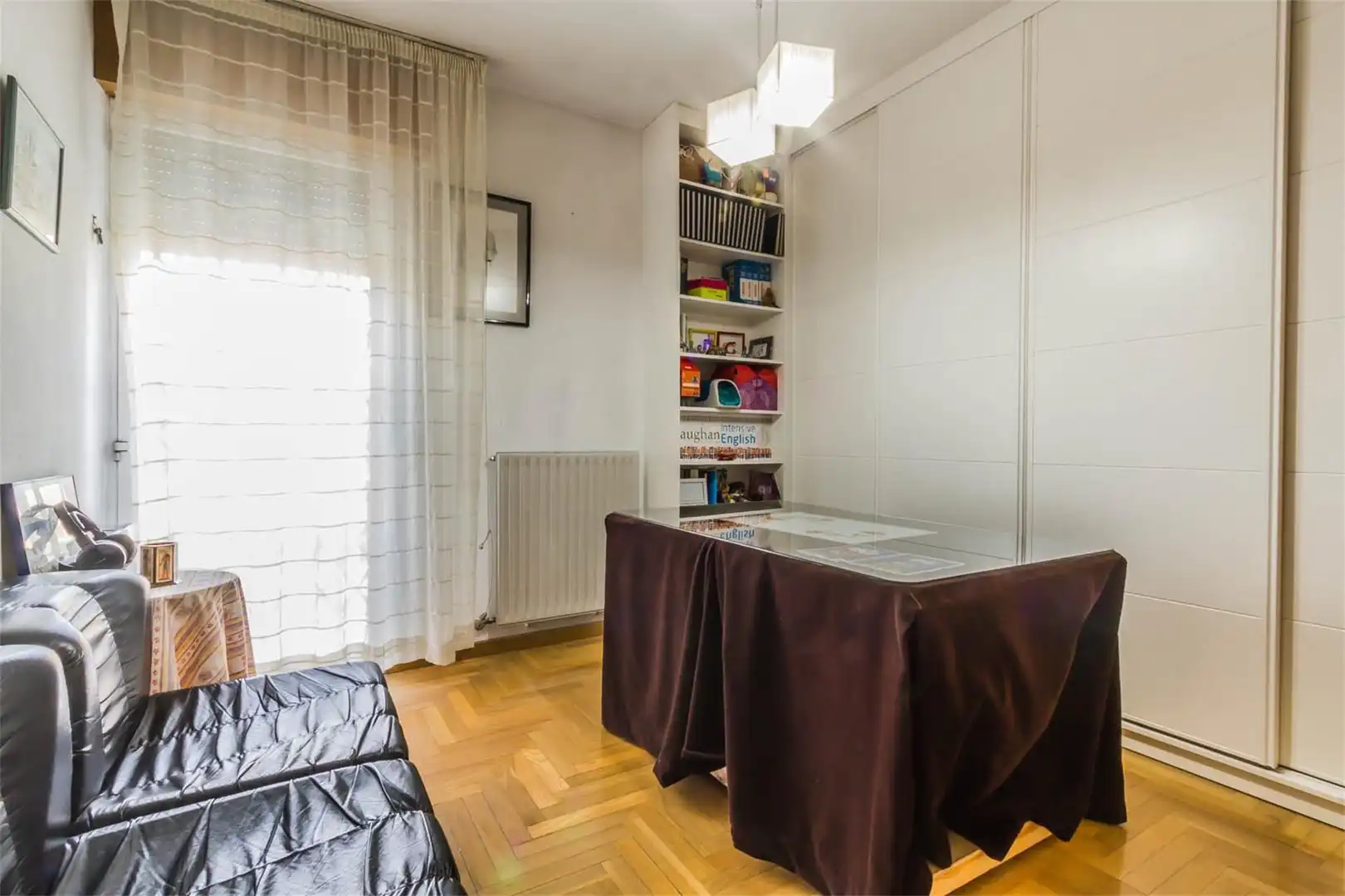 Einfamilien-Reihenhaus zum Verkauf in Calle Almuñécar, Centro - Sagrario Schlafzimmer von Einfamilien-Reihenhaus zum Verkauf in Granada Capital mit Klimaanlage, Terrasse und Schwimmbad