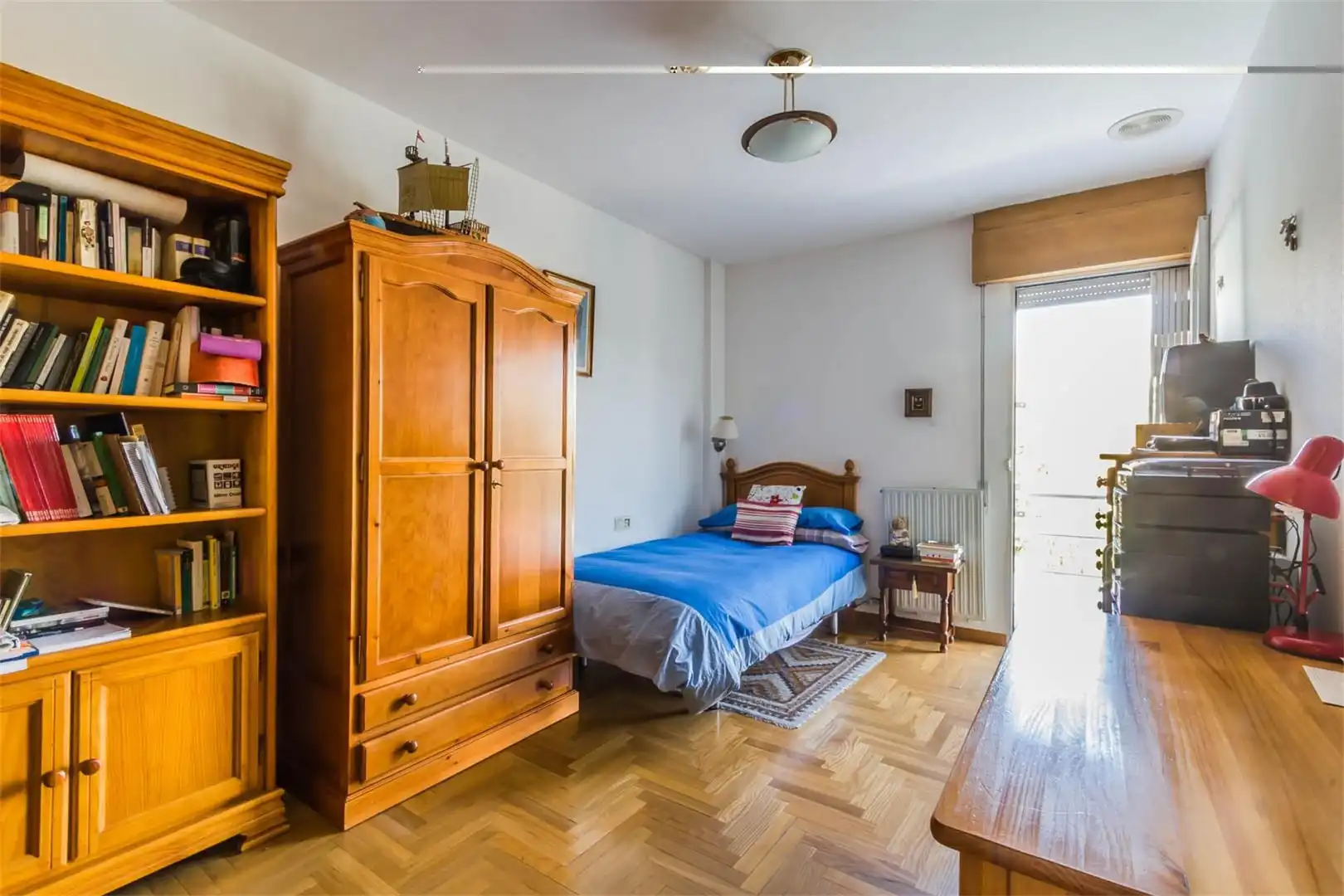 Einfamilien-Reihenhaus zum Verkauf in Calle Almuñécar, Centro - Sagrario Schlafzimmer von Einfamilien-Reihenhaus zum Verkauf in Granada Capital mit Klimaanlage, Terrasse und Schwimmbad