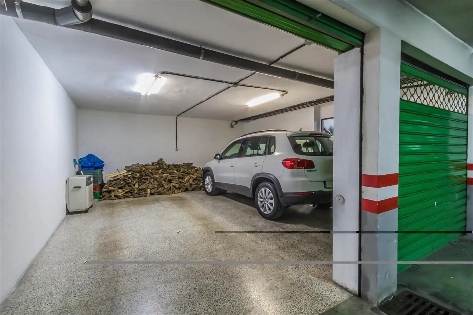 Einfamilien-Reihenhaus zum Verkauf in Calle Almuñécar, Centro - Sagrario Parkplatz von Einfamilien-Reihenhaus zum Verkauf in Granada Capital mit Klimaanlage, Terrasse und Schwimmbad