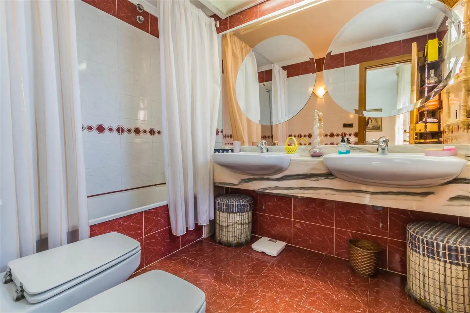 Einfamilien-Reihenhaus zum Verkauf in Calle Almuñécar, Centro - Sagrario Badezimmer von Einfamilien-Reihenhaus zum Verkauf in Granada Capital mit Klimaanlage, Terrasse und Schwimmbad