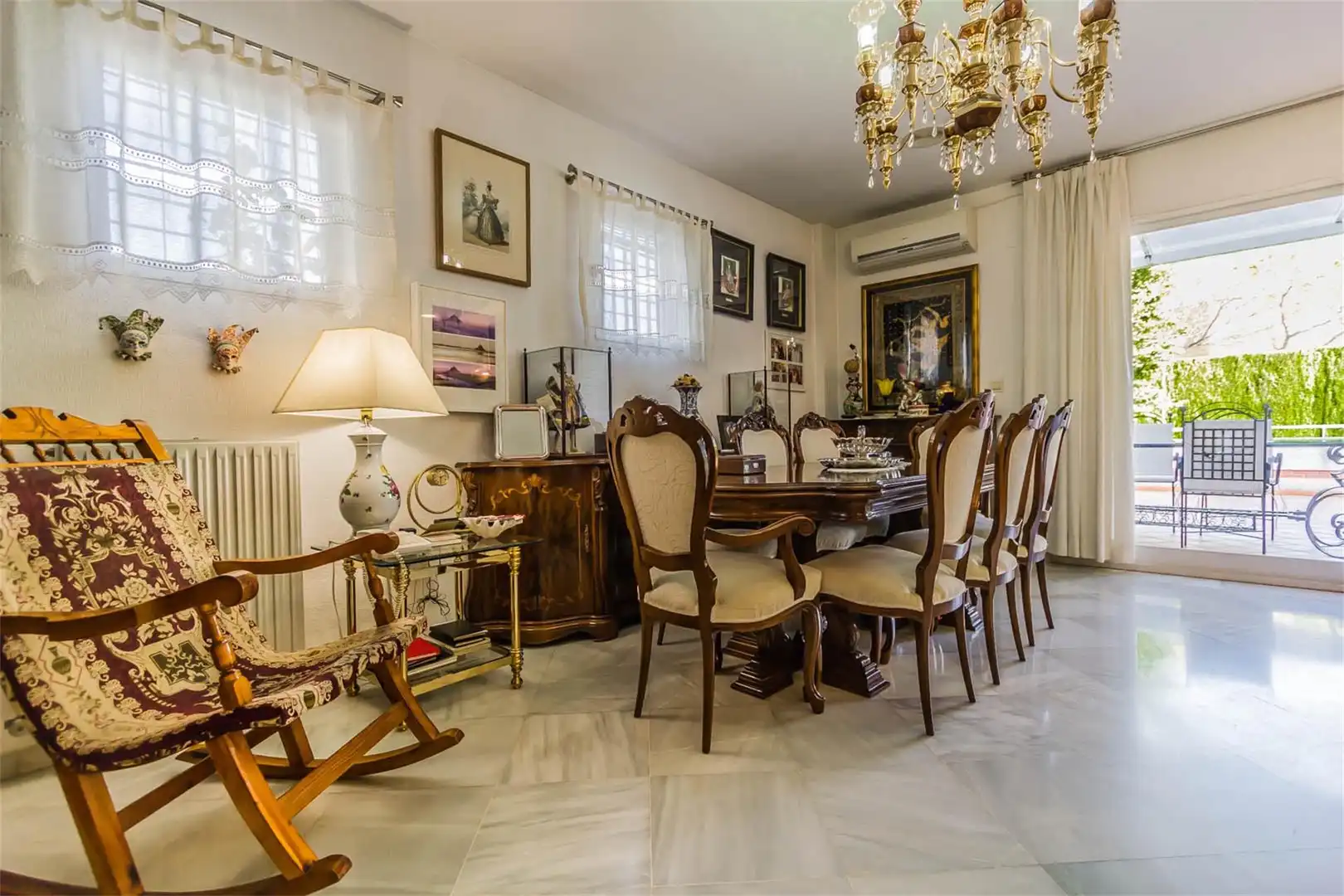 Einfamilien-Reihenhaus zum Verkauf in Calle Almuñécar, Centro - Sagrario Esszimmer von Einfamilien-Reihenhaus zum Verkauf in Granada Capital mit Klimaanlage, Terrasse und Schwimmbad
