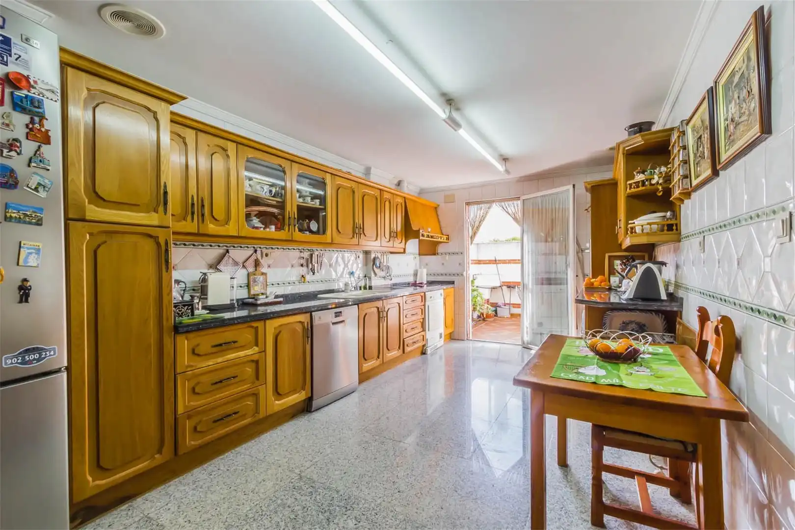 Einfamilien-Reihenhaus zum Verkauf in Calle Almuñécar, Centro - Sagrario Küche von Einfamilien-Reihenhaus zum Verkauf in Granada Capital mit Klimaanlage, Terrasse und Schwimmbad