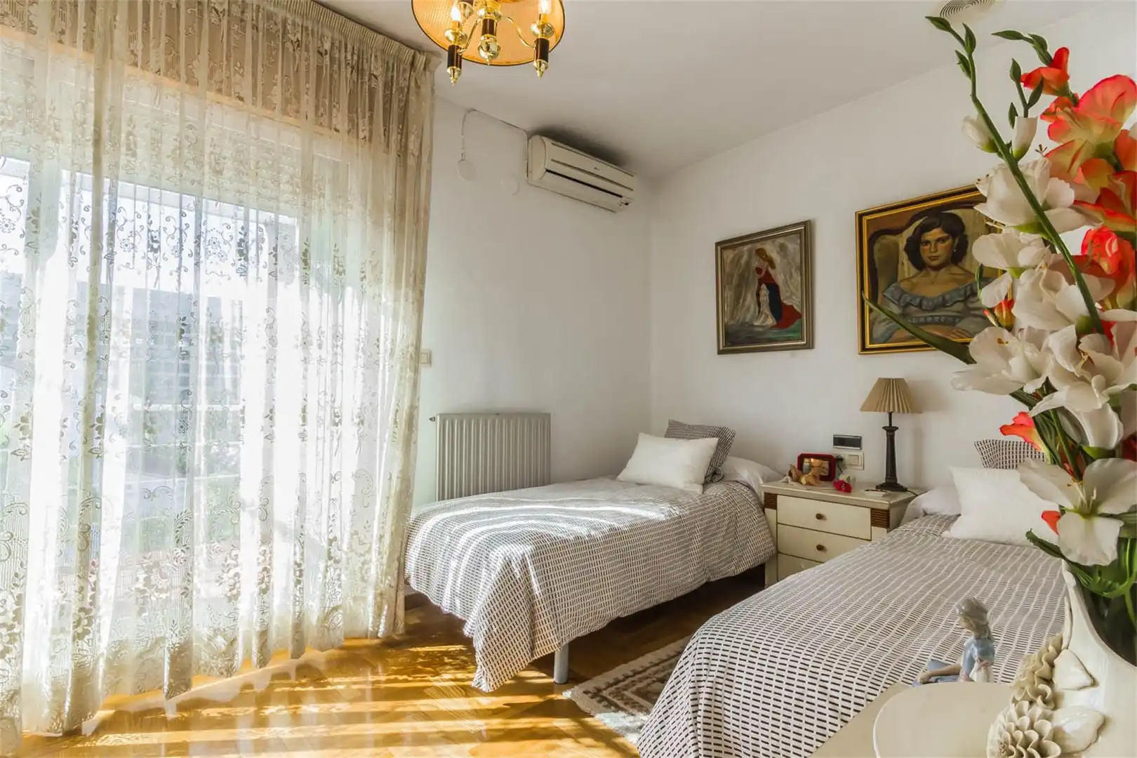 Einfamilien-Reihenhaus zum Verkauf in Calle Almuñécar, Centro - Sagrario Schlafzimmer von Einfamilien-Reihenhaus zum Verkauf in Granada Capital mit Klimaanlage, Terrasse und Schwimmbad