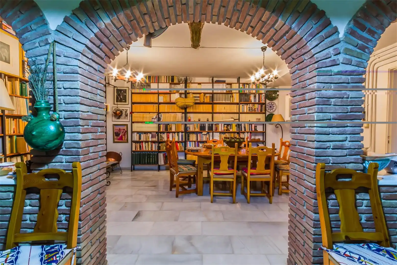 Einfamilien-Reihenhaus zum Verkauf in Calle Almuñécar, Centro - Sagrario Esszimmer von Einfamilien-Reihenhaus zum Verkauf in Granada Capital mit Klimaanlage, Terrasse und Schwimmbad