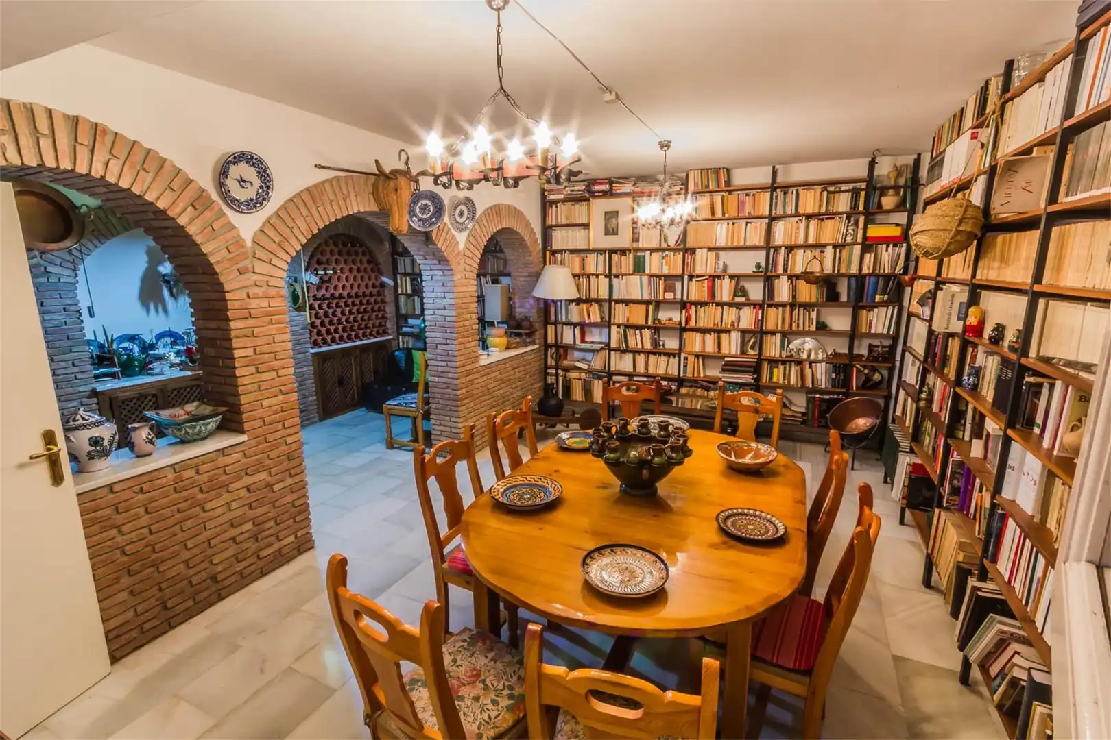 Einfamilien-Reihenhaus zum Verkauf in Calle Almuñécar, Centro - Sagrario Esszimmer von Einfamilien-Reihenhaus zum Verkauf in Granada Capital mit Klimaanlage, Terrasse und Schwimmbad
