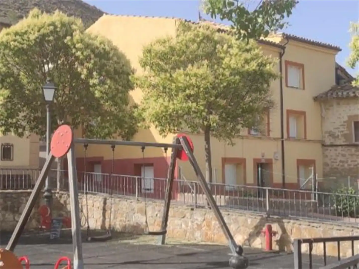 Casa adosada en venda a Calle Ancha, 31, Ochánduri Vista exterior de Casa adosada en venda en Ochánduri amb Calefacció, Jardí privat i Terrassa