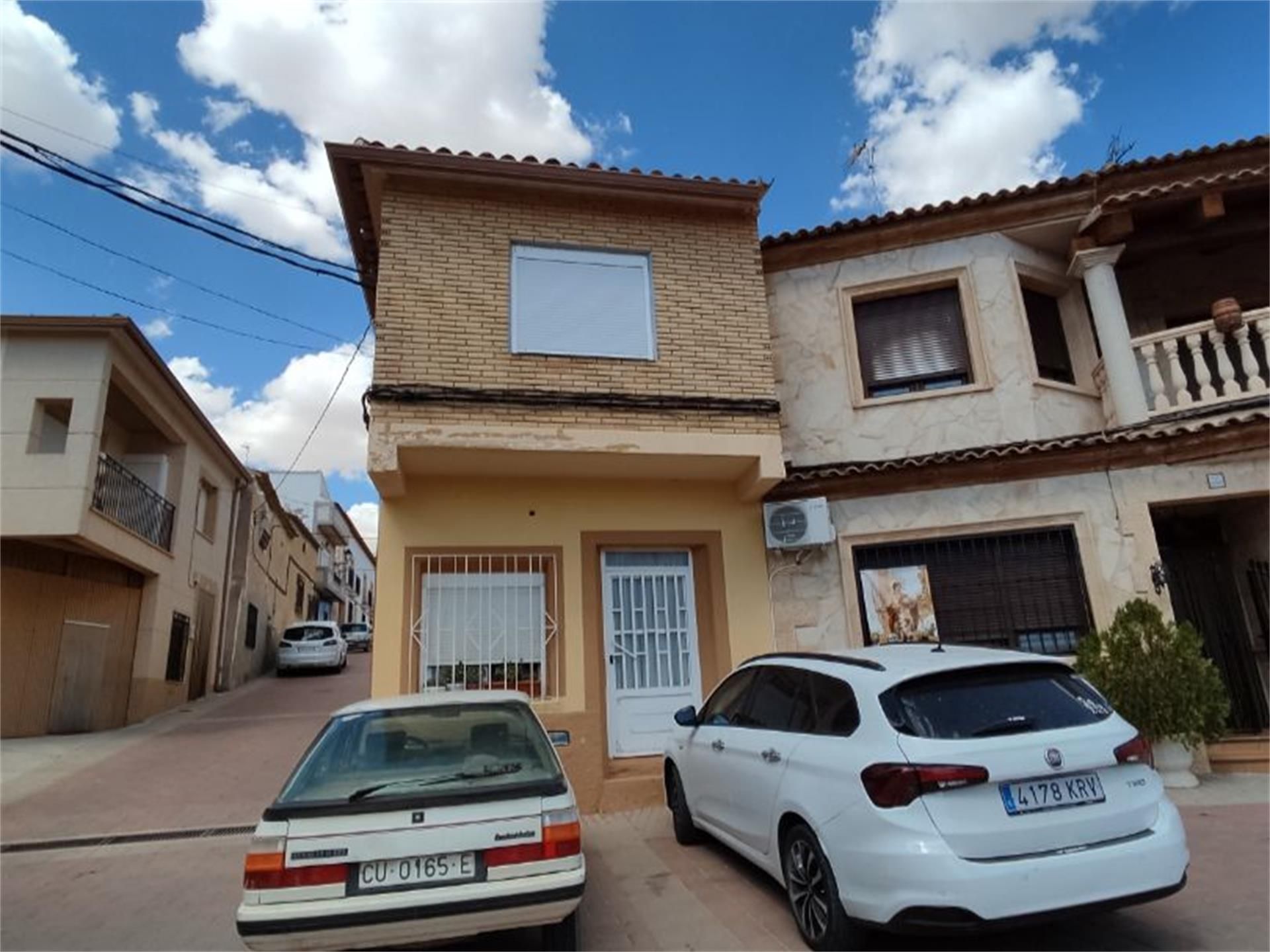 Vista exterior de Casa adosada en venda en Pinarejo amb Calefacció, Terrassa i Traster