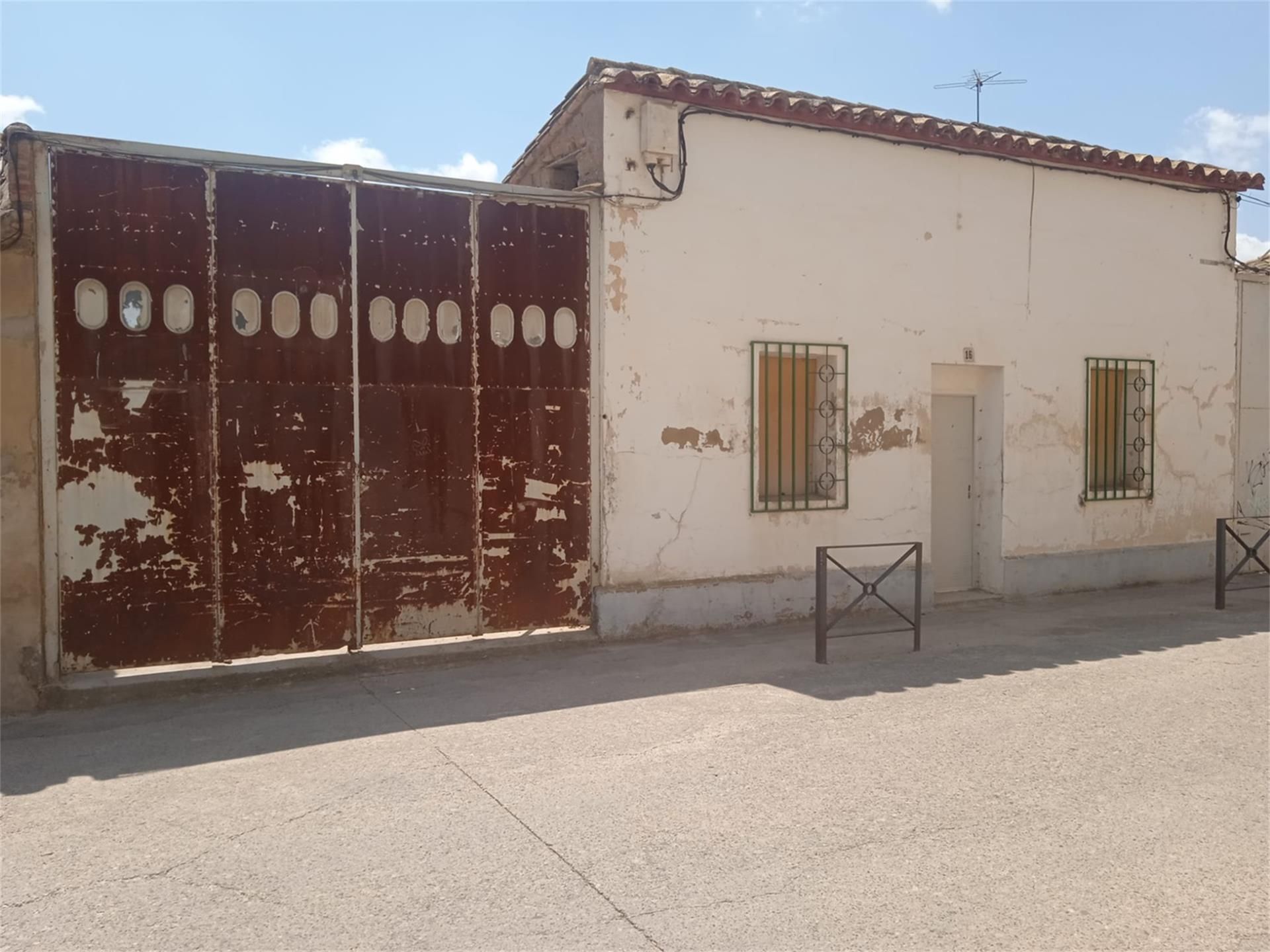 Exterior view of Planta baja for sale in  Huesca Capital  with Private garden and Terrace