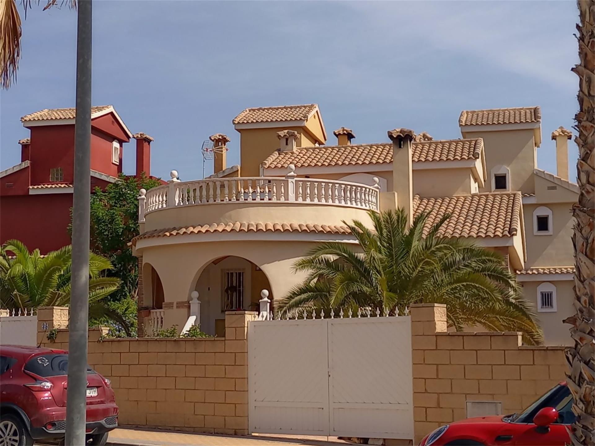 Vista exterior de Casa o xalet en venda en Monforte del Cid amb Terrassa i Piscina