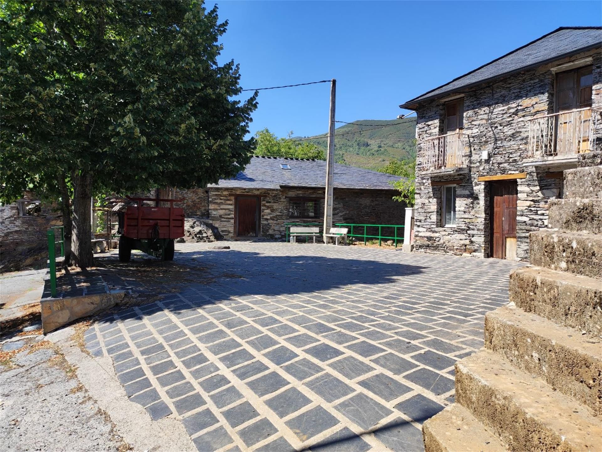 Vista exterior de Finca rústica en venda en Oencia amb Balcó