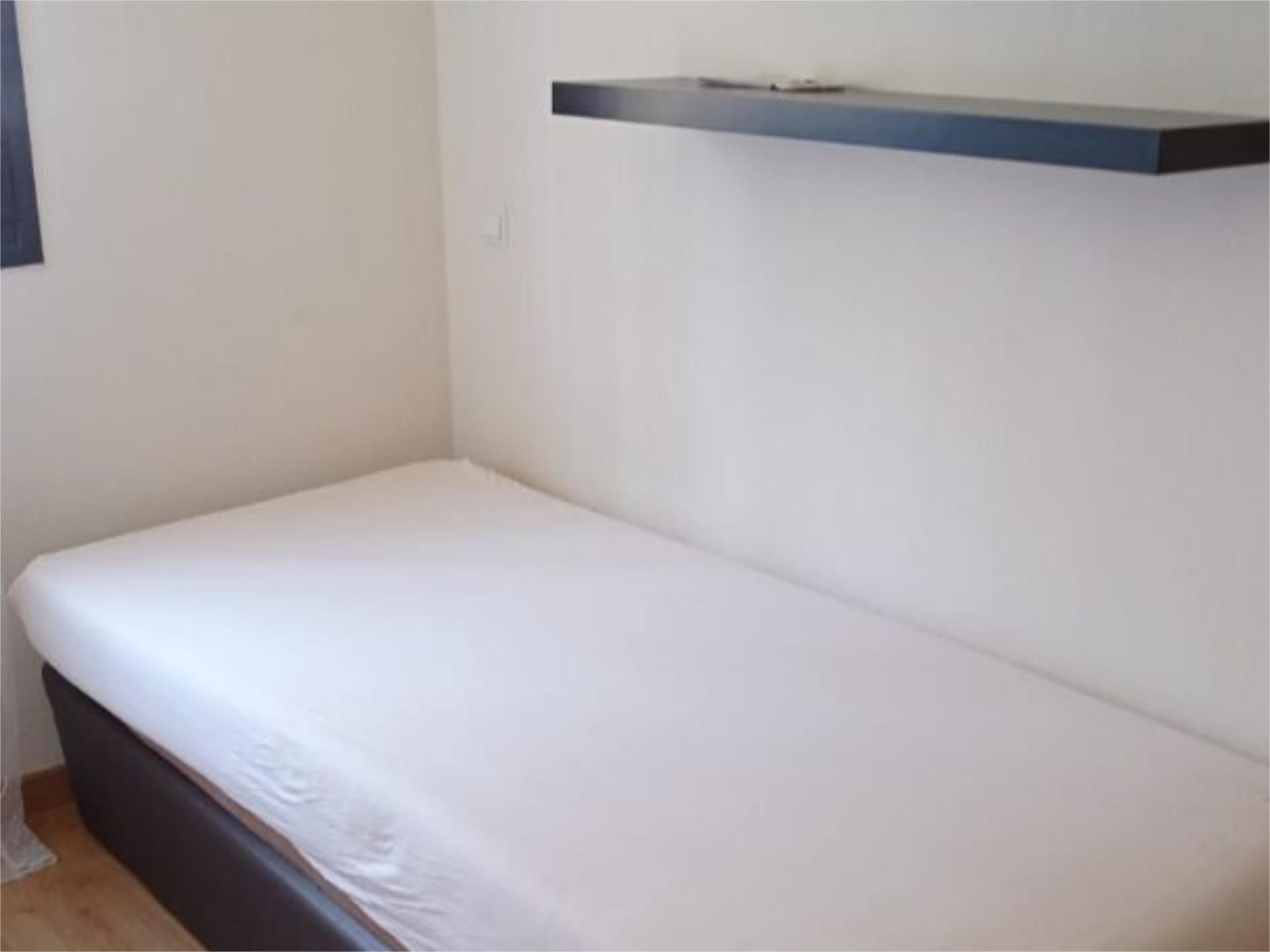 Bedroom of Flat to share in Tres Cantos  with Heating, Private garden and Parquet flooring