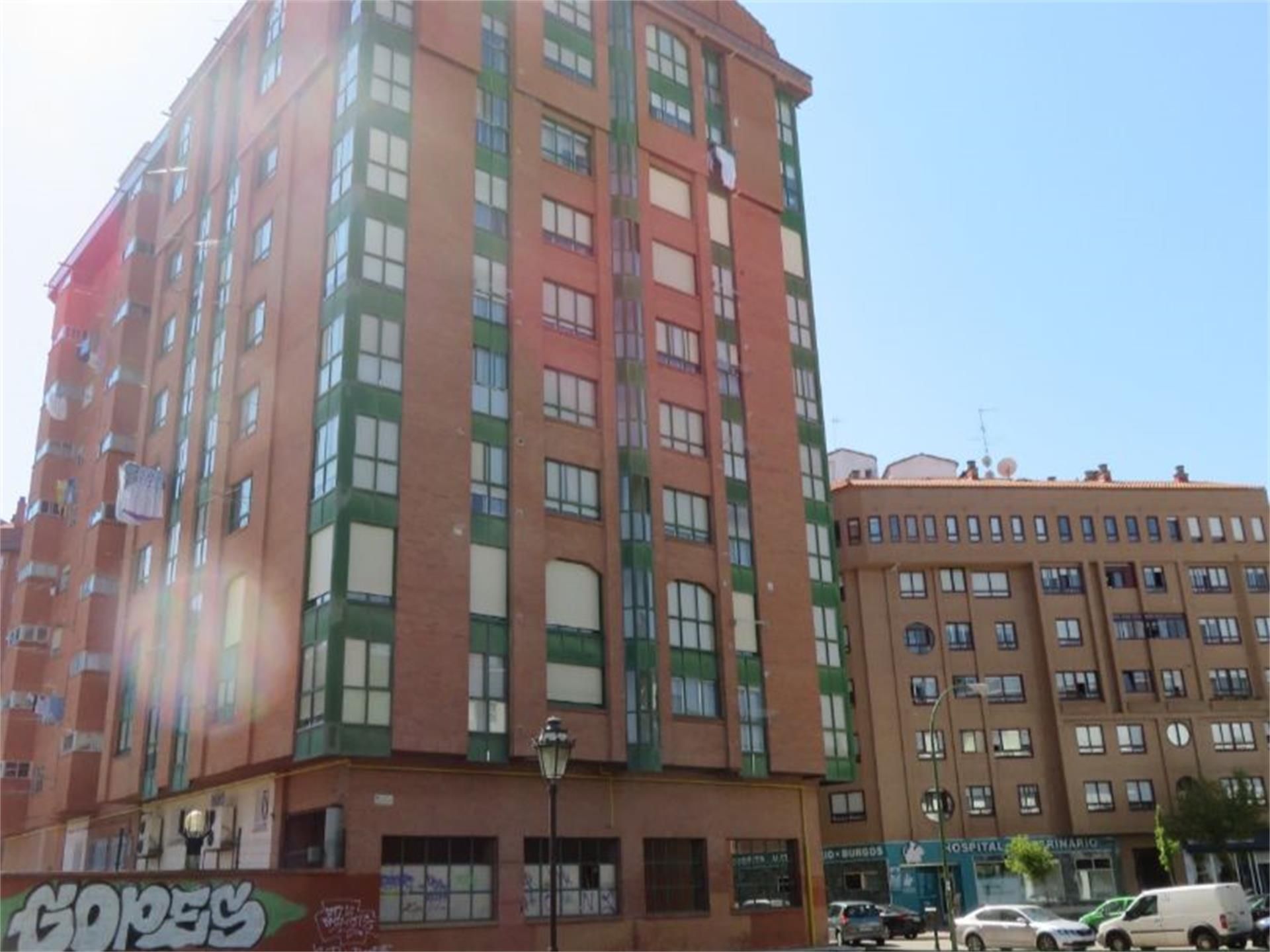 Vista exterior de Piso en venta en Burgos Capital con Calefacción y Parquet