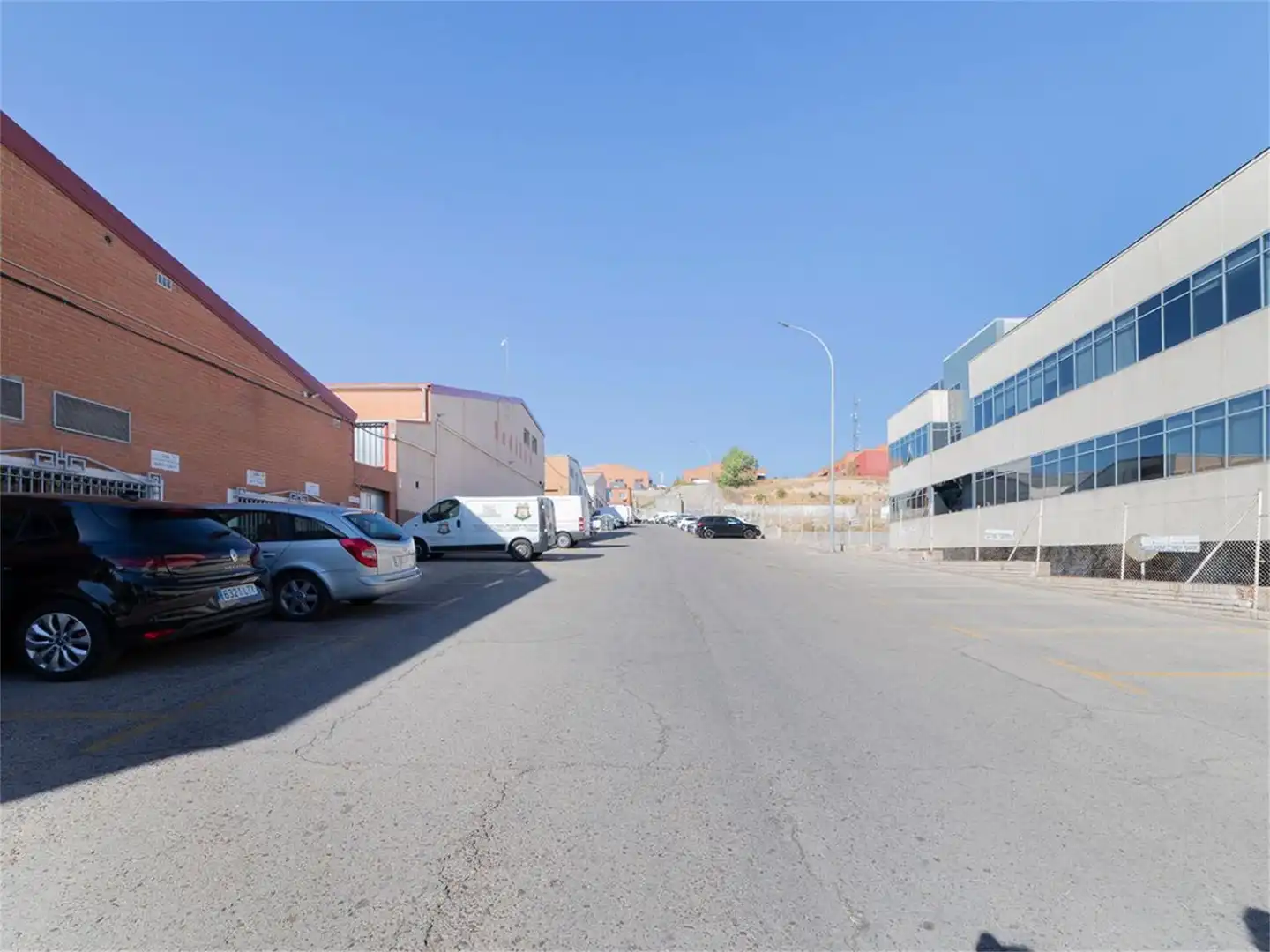 Nau industrial en venda a Calle Valgrande, 10, Zona Industrial Vista exterior de Nau industrial en venda en Alcobendas amb Aire condicionat, Calefacció i Parquet