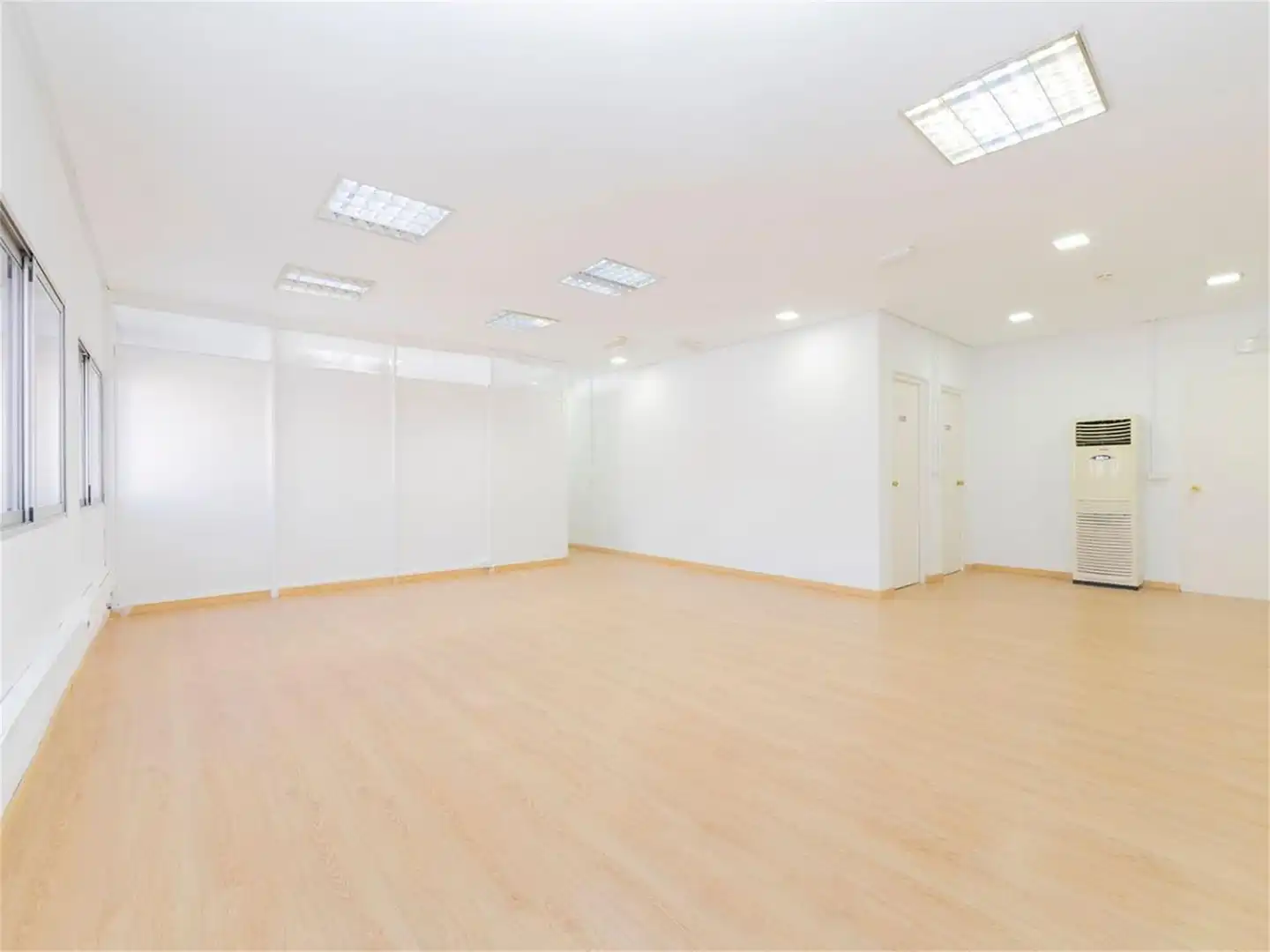 Nau industrial en venda a Calle Valgrande, 10, Zona Industrial Nau industrial en venda en Alcobendas amb Aire condicionat, Calefacció i Parquet