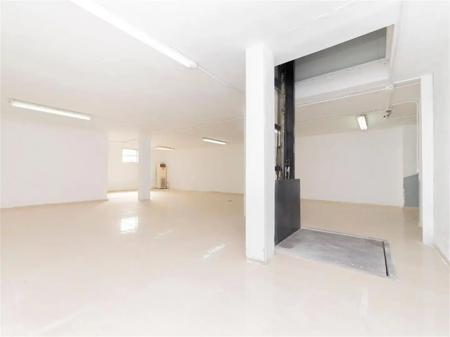 Nau industrial en venda a Calle Valgrande, 10, Zona Industrial Nau industrial en venda en Alcobendas amb Aire condicionat, Calefacció i Parquet