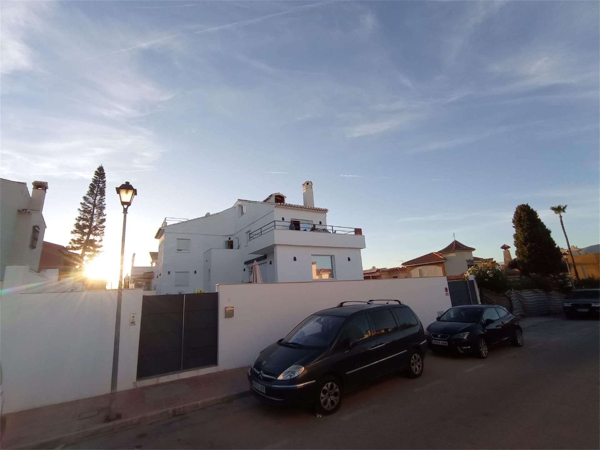 Vista exterior de Casa o xalet en venda en Vélez-Málaga amb Aire condicionat, Jardí privat i Parquet
