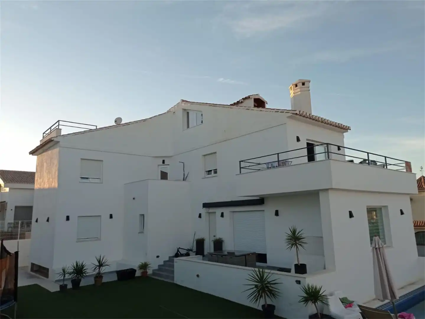 Casa o xalet en venda a Calle Ruta de la Miel, 9, Torre del Mar Vista exterior de Casa o xalet en venda en Vélez-Málaga amb Aire condicionat, Terrassa i Piscina