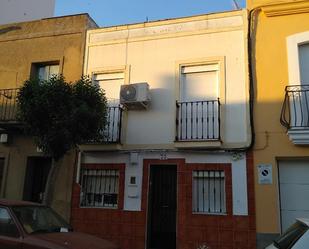 Vista exterior de Dúplex en venda en Mérida amb Aire condicionat, Terrassa i Balcó