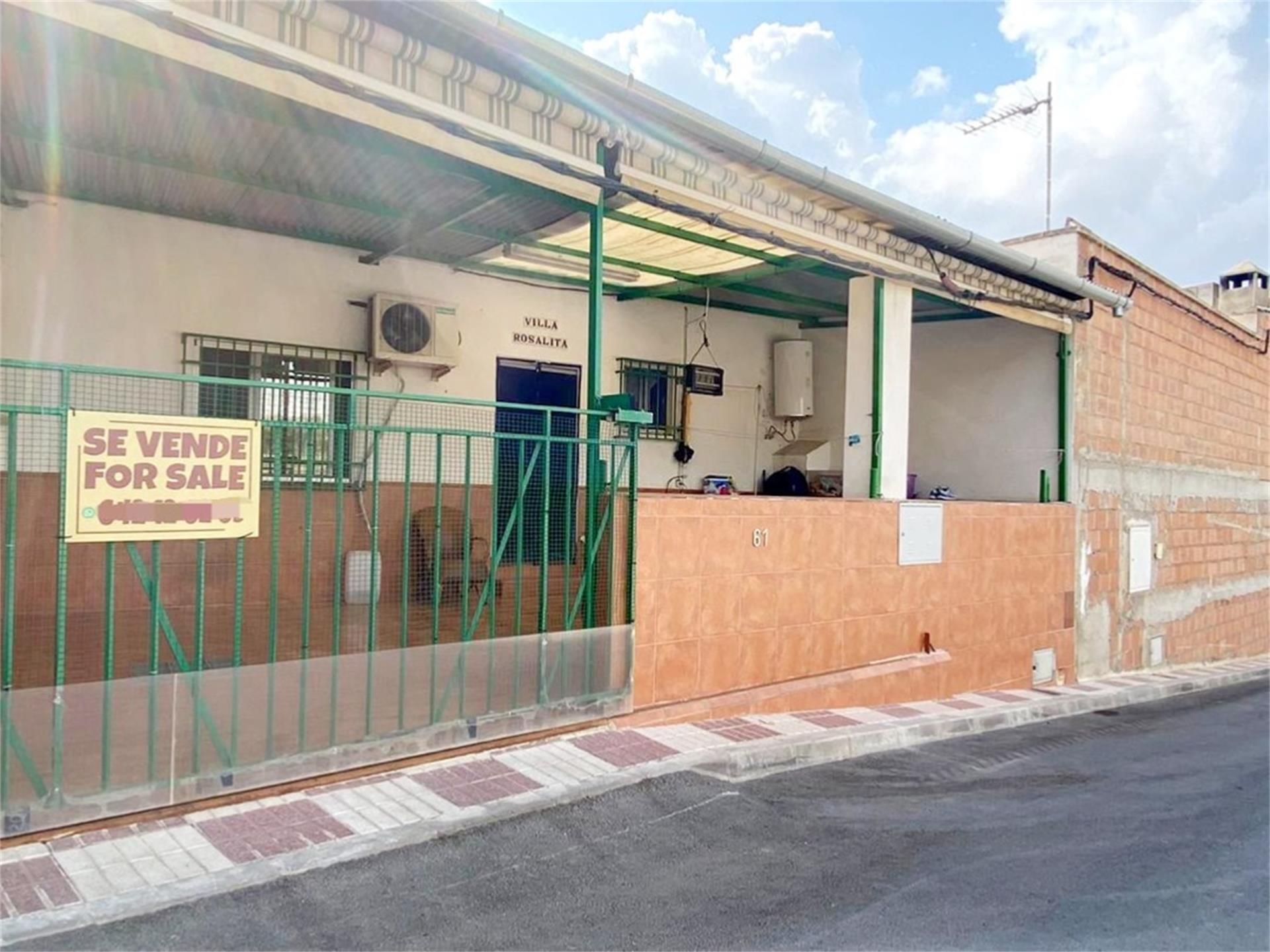 Vista exterior de Casa adosada en venda en Encinas Reales amb Aire condicionat i Balcó