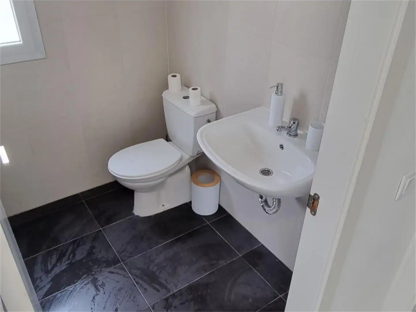 Attic for rent in Calle del Río Altaret, Centro Urbano Bathroom of Attic for rent in Dénia with Air Conditioner, Heating and Private garden