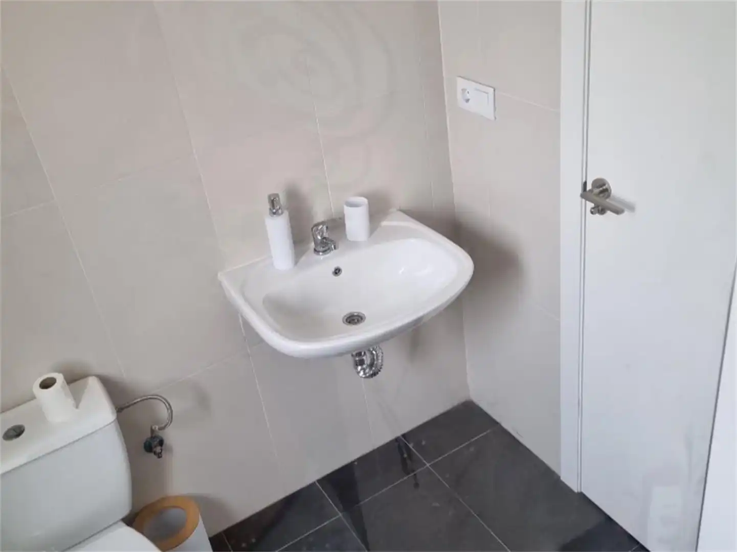 Attic for rent in Calle del Río Altaret, Centro Urbano Bathroom of Attic for rent in Dénia with Air Conditioner, Heating and Private garden